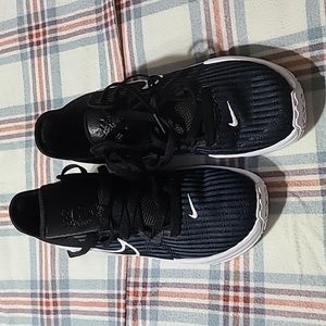 Boys shoes youth size 6.5 LeBron